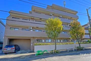 マイキャッスル尾山台の外観（西側から）