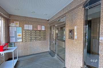 エントランスはオートロック付きです。