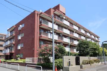 ライオンズマンション玉堤の外観（南西側から）　