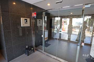 エントランスはオートロック付きです。