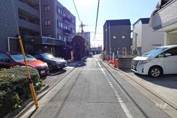 敷地北西側の前面道路