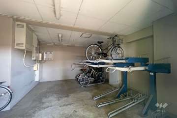 屋内に設けられた駐輪場