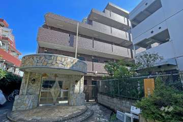 菱和パレス駒沢大学の外観（西側から）