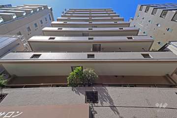 グランドメゾン駒沢の外観（東側から）