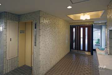 エントランスホールとエレベーター