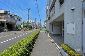 敷地南西側の前面道路（南東側から）