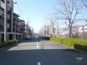 前面道路はゆったりしています。