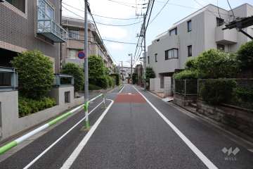 敷地南側の前面道路