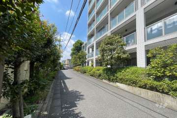 敷地南側の前面道路