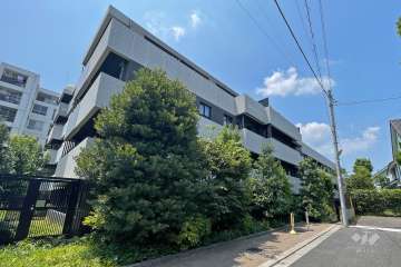 パークホームズ駒沢二丁目の外観（東側から）