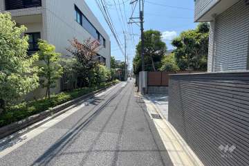 敷地北西側の前面道路
