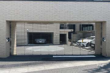 駐車場の出入り口（リングシャッター付き）　