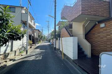 敷地北側の前面道路