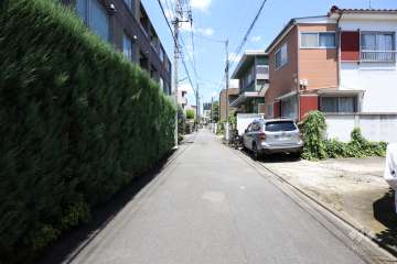 敷地東側の前面道路