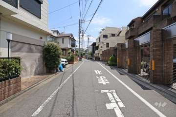 敷地北側の前面道路