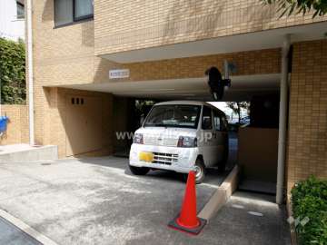 駐車場出入り口