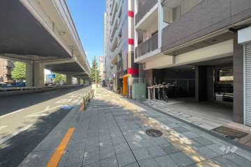 敷地北側の前面道路