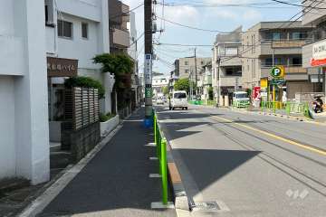 敷地北側の前面道路(東側から)