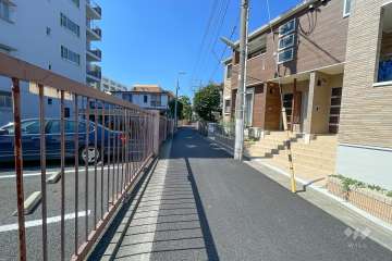 敷地北側の前面道路