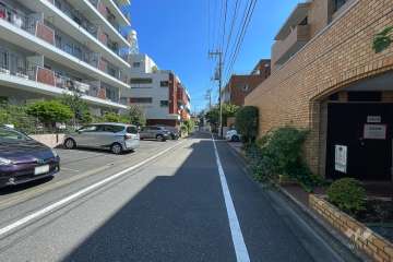 敷地南側の前面道路