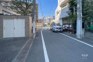 敷地北東側の前面道路