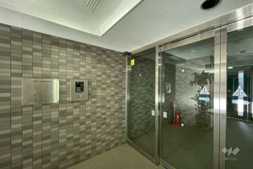 エントランスはオートロック付きです。