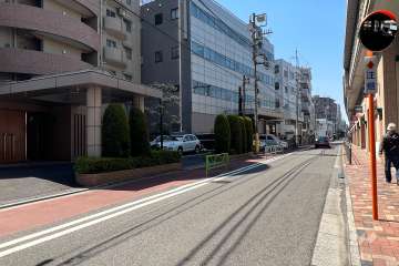 敷地の北側前面道路(東側から)