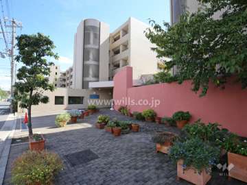 エントランス前のオープンスペース