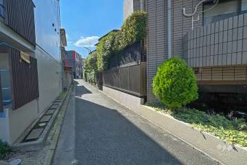 敷地南東側の前面道路