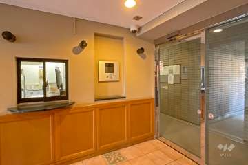 エントランスはオートロック付きです。