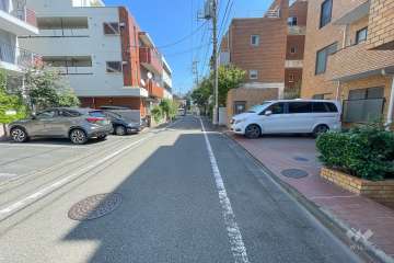 敷地北側の前面道路