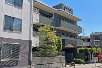 ファミールプランシェ経堂の外観(北西側から)