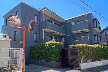 ファミールプランシェ経堂の外観(北東側から)