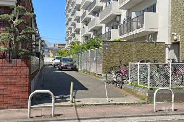 敷地南東側の前面道路