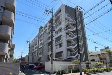 経堂セントラルマンションの外観（北西側から)