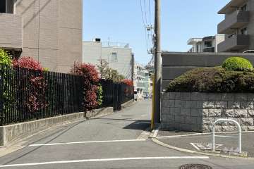 敷地北側の前面道路　