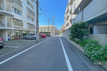 敷地南側の前面道路