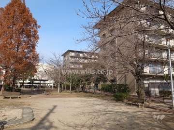 敷地西側に隣接する公園