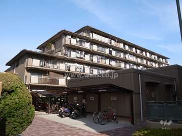 ファミリープラザ宝塚B棟の外観（南西側から）