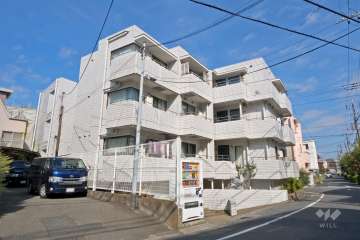 朝日プラザ桜新町の外観（南側から）