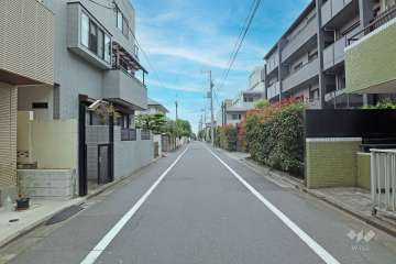 敷地北側の前面道路