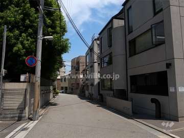 敷地北側の前面道路