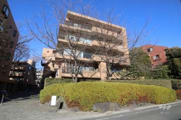 東急ドエルアルス弦巻３号館の外観（南西側から）