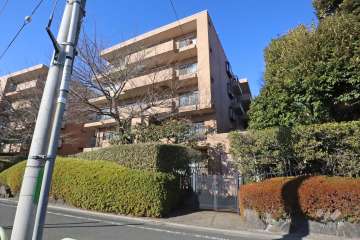 東急ドエルアルス弦巻３号館の外観（南東側から）