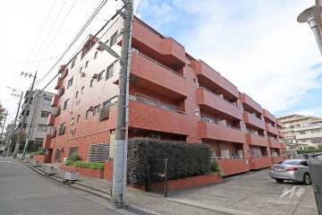 シャンボール弦巻の外観(南東側から)