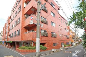 シャンボール弦巻の外観(南側から)