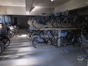 屋内にある駐輪場