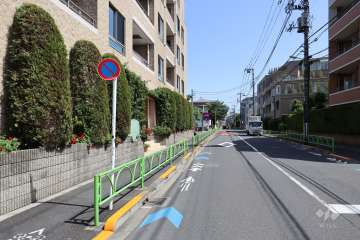 敷地南西側の前面道路