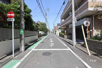敷地北西側の前面道路