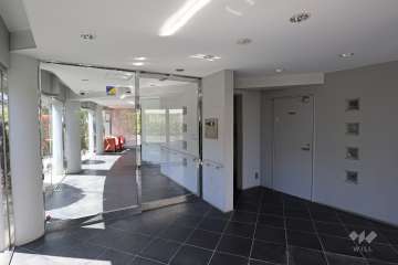 エントランスはオートロック付きです。